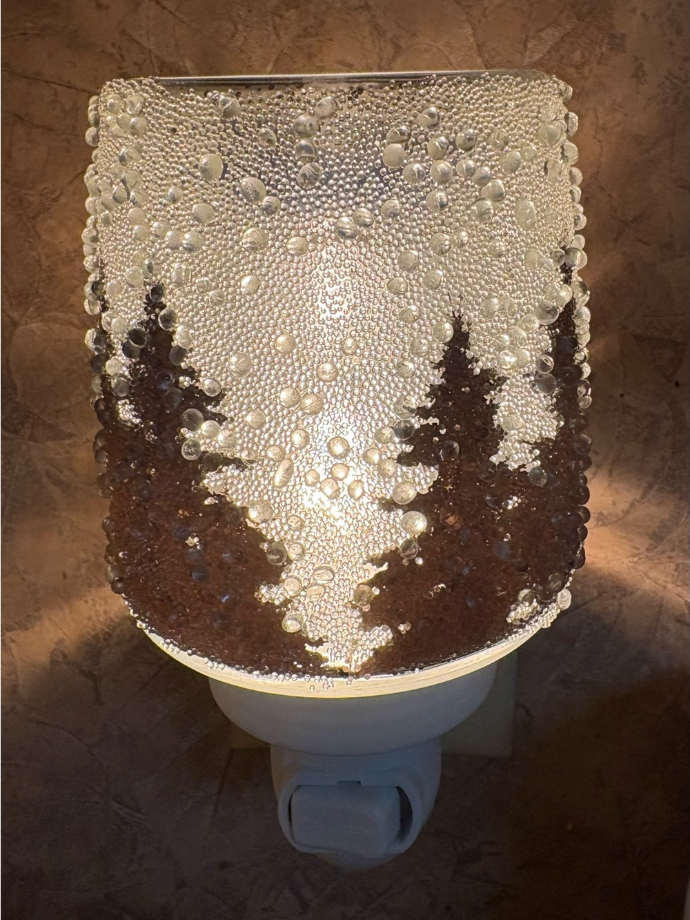 Scentsy Rustic Pine Plug-In Wax Warmer - glistening stones & free mystery bar!